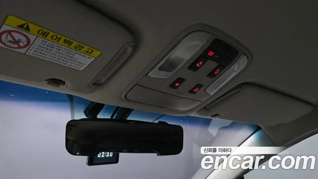 Kia Carnival 2018 thumb 11