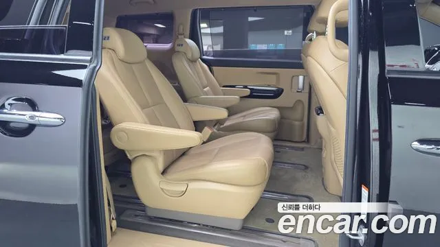 Kia Carnival 2019 thumb 4