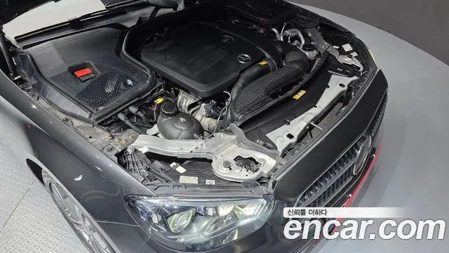 Mercedes-Benz E-Class 2021 thumb 7