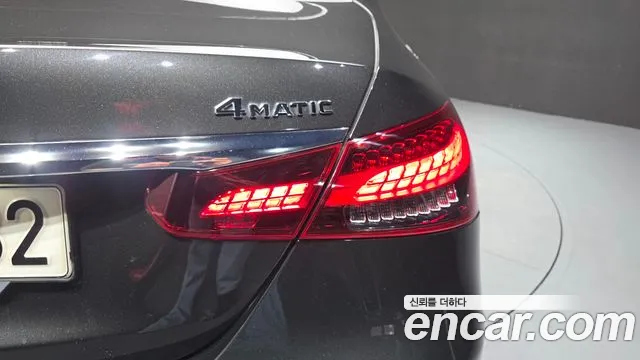 Mercedes-Benz E-Class 2021 thumb 5