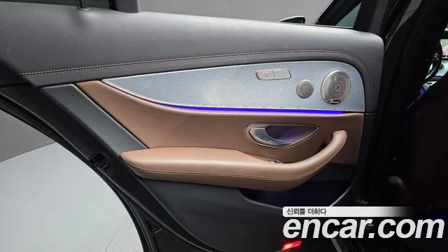 Mercedes-Benz E-Class 2021 thumb 11