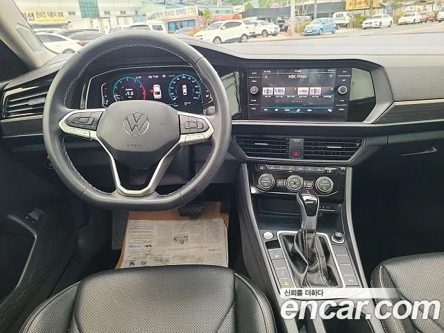Volkswagen Jetta 2022 thumb 2