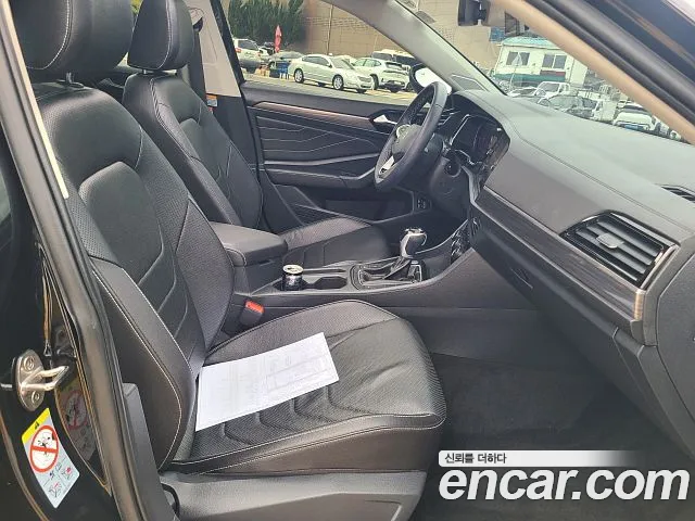 Volkswagen Jetta 2022 thumb 3