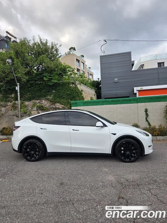 Tesla Model Y 2022 thumb 12