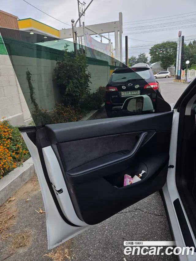 Tesla Model Y 2022 thumb 7