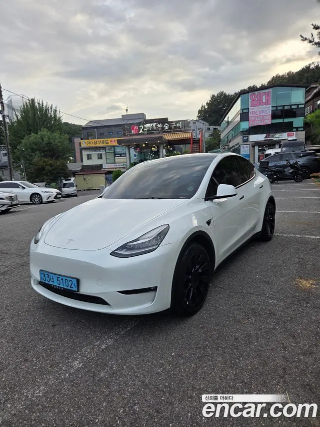 Tesla Model Y 2022 thumb 2