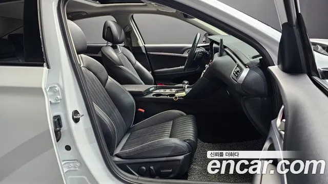 Genesis G70 2019 thumb 11