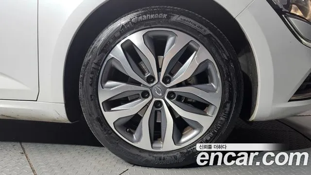 Renault Megane 2017 thumb 12