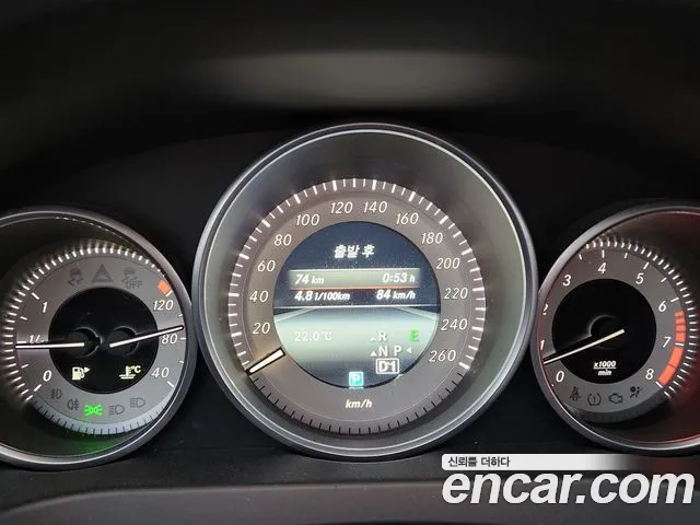 Mercedes-Benz E-Класс 2013 thumb 3