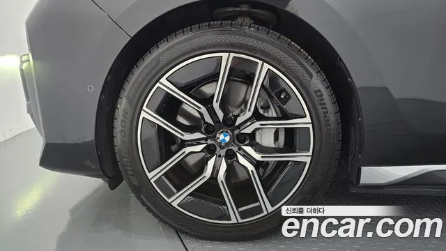 BMW i7 2024 thumb 8