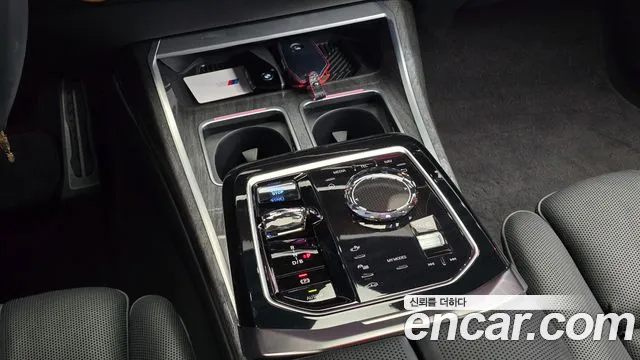 BMW i7 2024 thumb 11