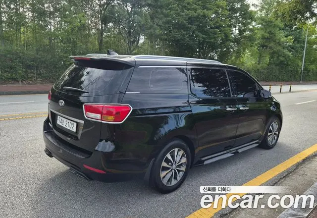 Kia Carnival 2017 thumb 6