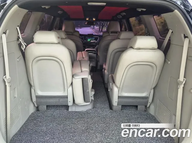Kia Carnival 2017 thumb 4