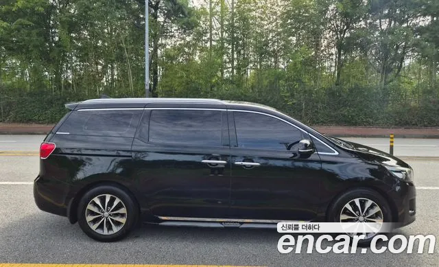 Kia Carnival 2017 thumb 9