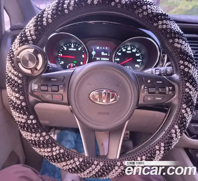 Kia Carnival 2017 thumb 3