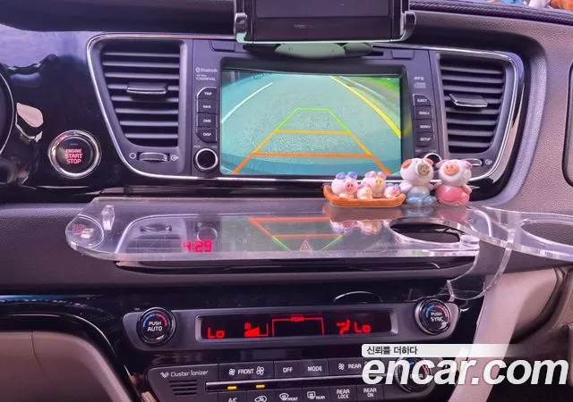 Kia Carnival 2017 thumb 10