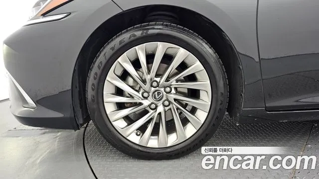 Lexus ES 2022 thumb 4