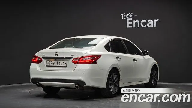 Nissan Altima 2017 thumb 2