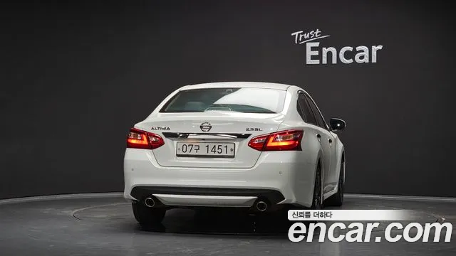 Nissan Altima 2017 thumb 4