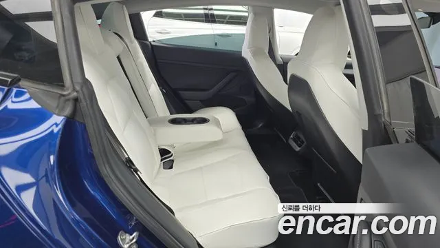 Tesla Model 3 2022 thumb 2