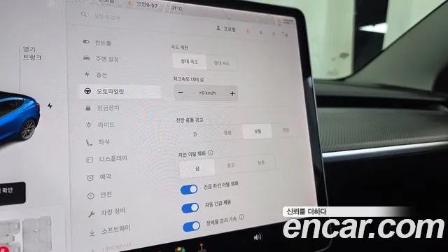 Tesla Model 3 2021 thumb 9