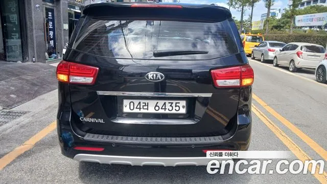Kia Carnival 2017 thumb 2
