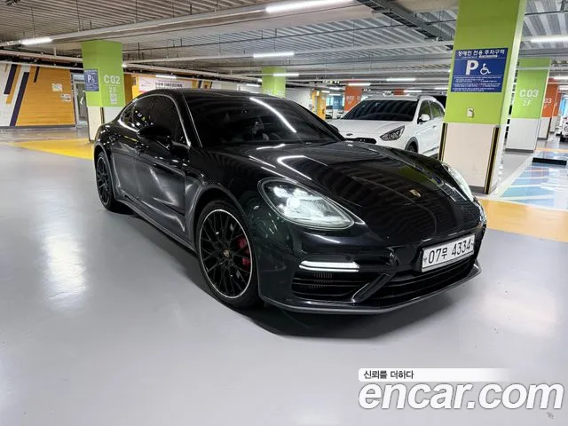 Porsche Panamera 2018 thumb 9