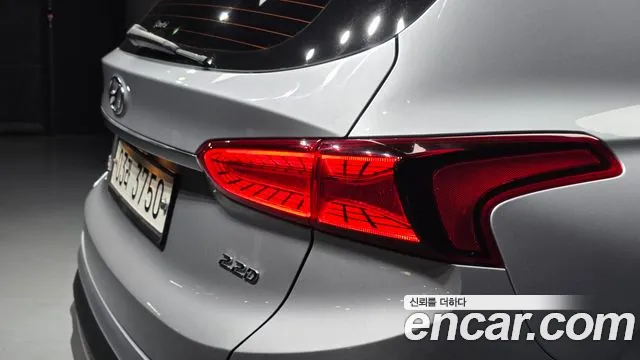 Hyundai Santa Fe 2018 thumb 8