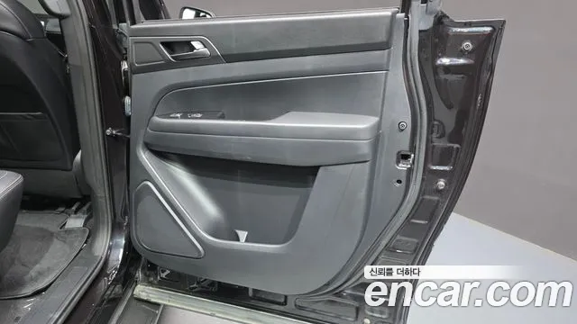 KG_Mobility_Ssangyong Rexton 2022 thumb 4