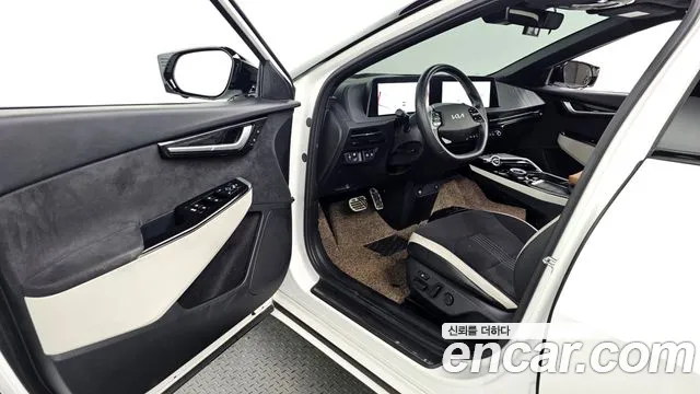 Kia EV6 2023 thumb 11
