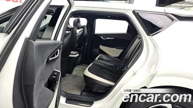 Kia EV6 2023 thumb 2