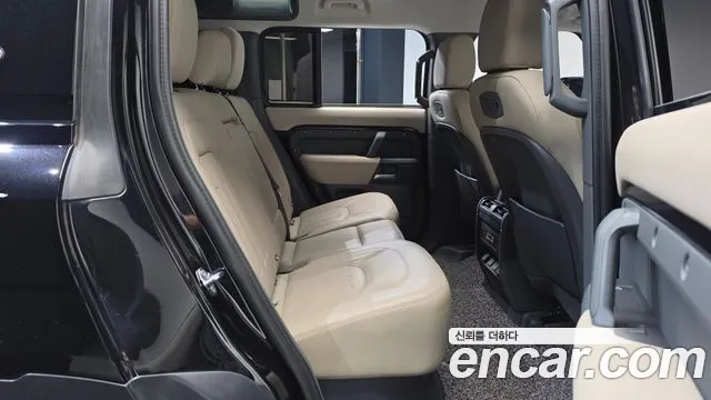 Land Rover Defender 2021 thumb 10