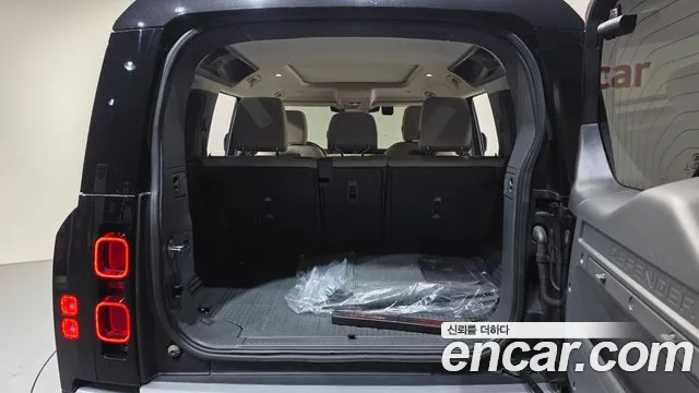 Land Rover Defender 2021 thumb 6