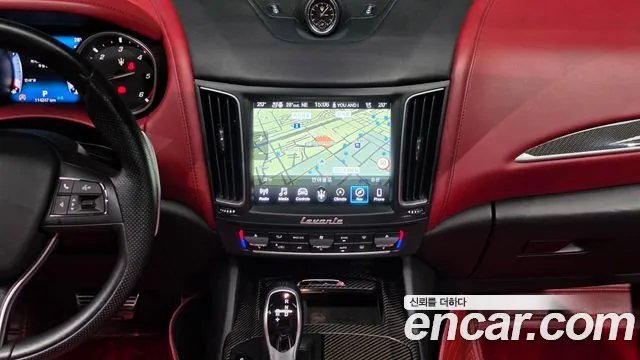 Maserati Levante 2017 thumb 12