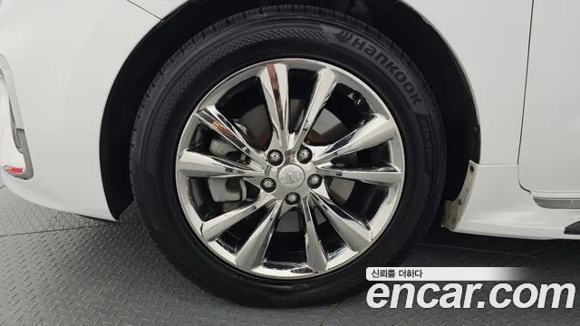 Kia Carnival 2018 thumb 11