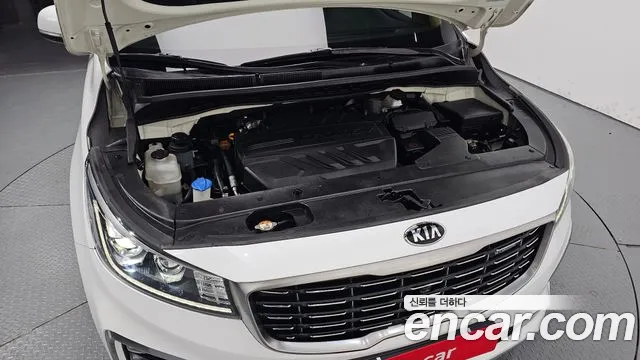 Kia Carnival 2018 thumb 4