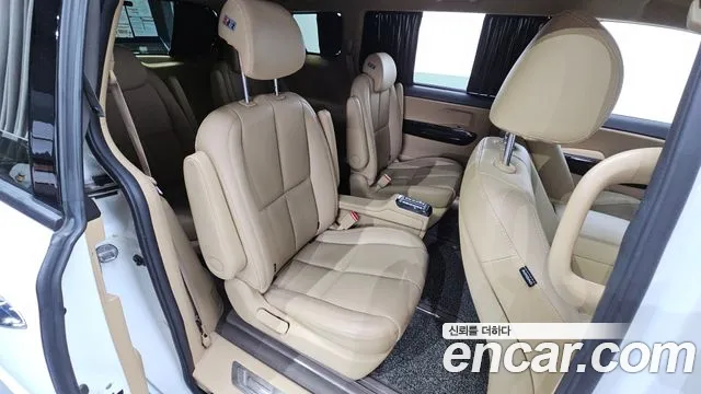 Kia Carnival 2018 thumb 10