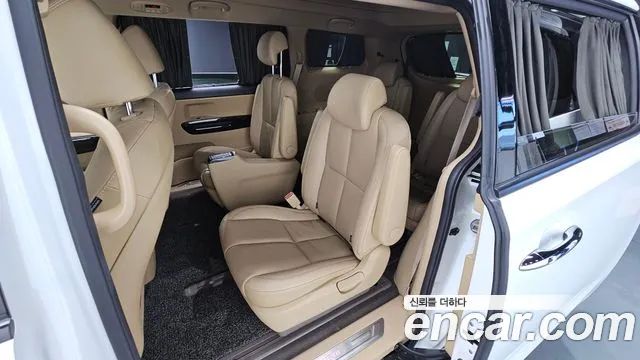Kia Carnival 2018 thumb 5