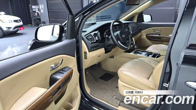 Kia Carnival 2017 thumb 4