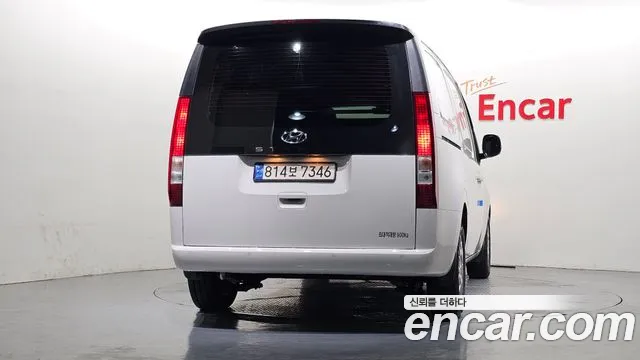 Hyundai Staria 2024 thumb 4