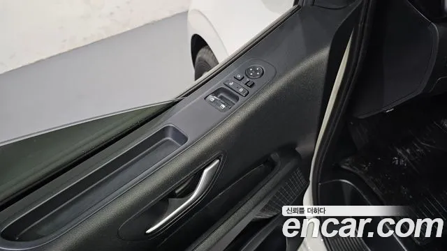 Hyundai Staria 2024 thumb 12