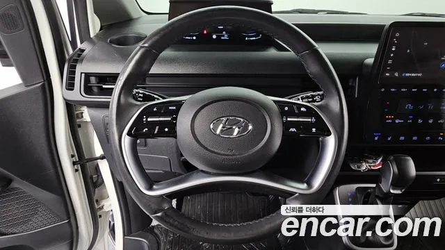 Hyundai Staria 2024 thumb 2