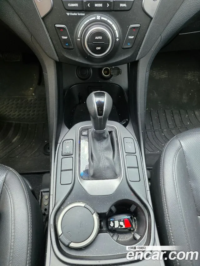 Hyundai Santa Fe 2012 thumb 4