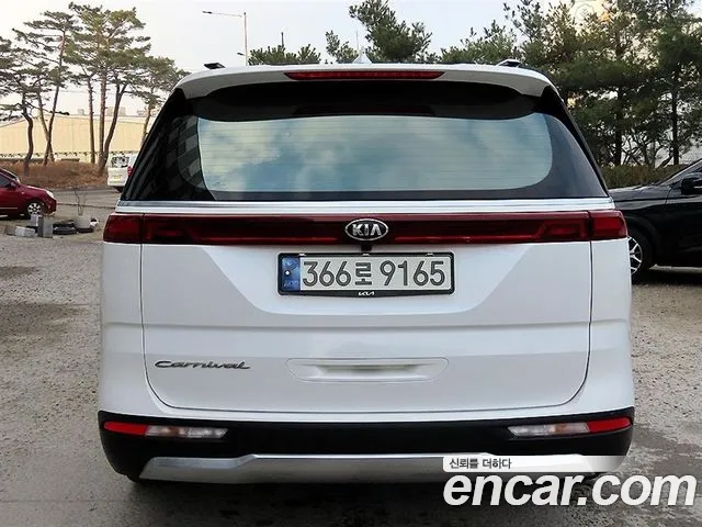 Kia Carnival 2021 thumb 4