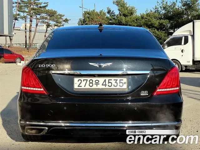 Genesis G90 2018 thumb 4