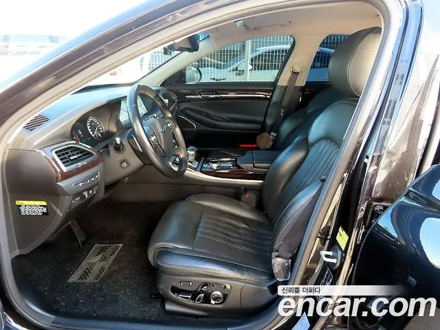 Genesis G90 2018 thumb 5