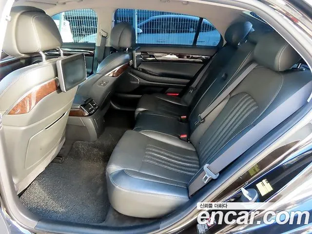 Genesis G90 2018 thumb 6
