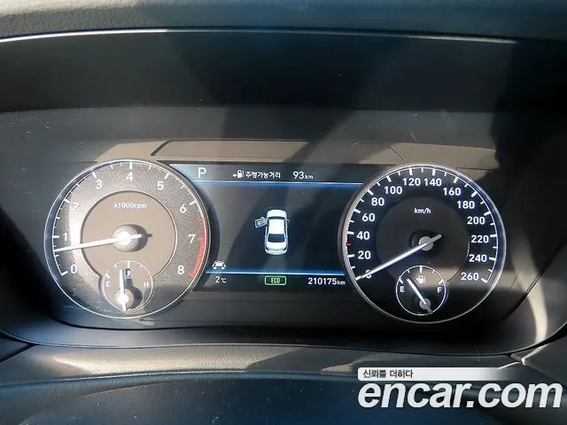 Genesis G90 2018 thumb 9