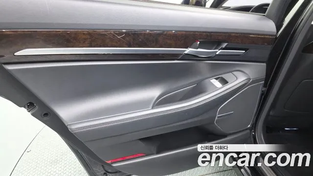 Genesis G90 2019 thumb 4