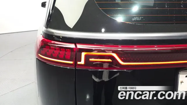 Kia Carnival 2023 thumb 3